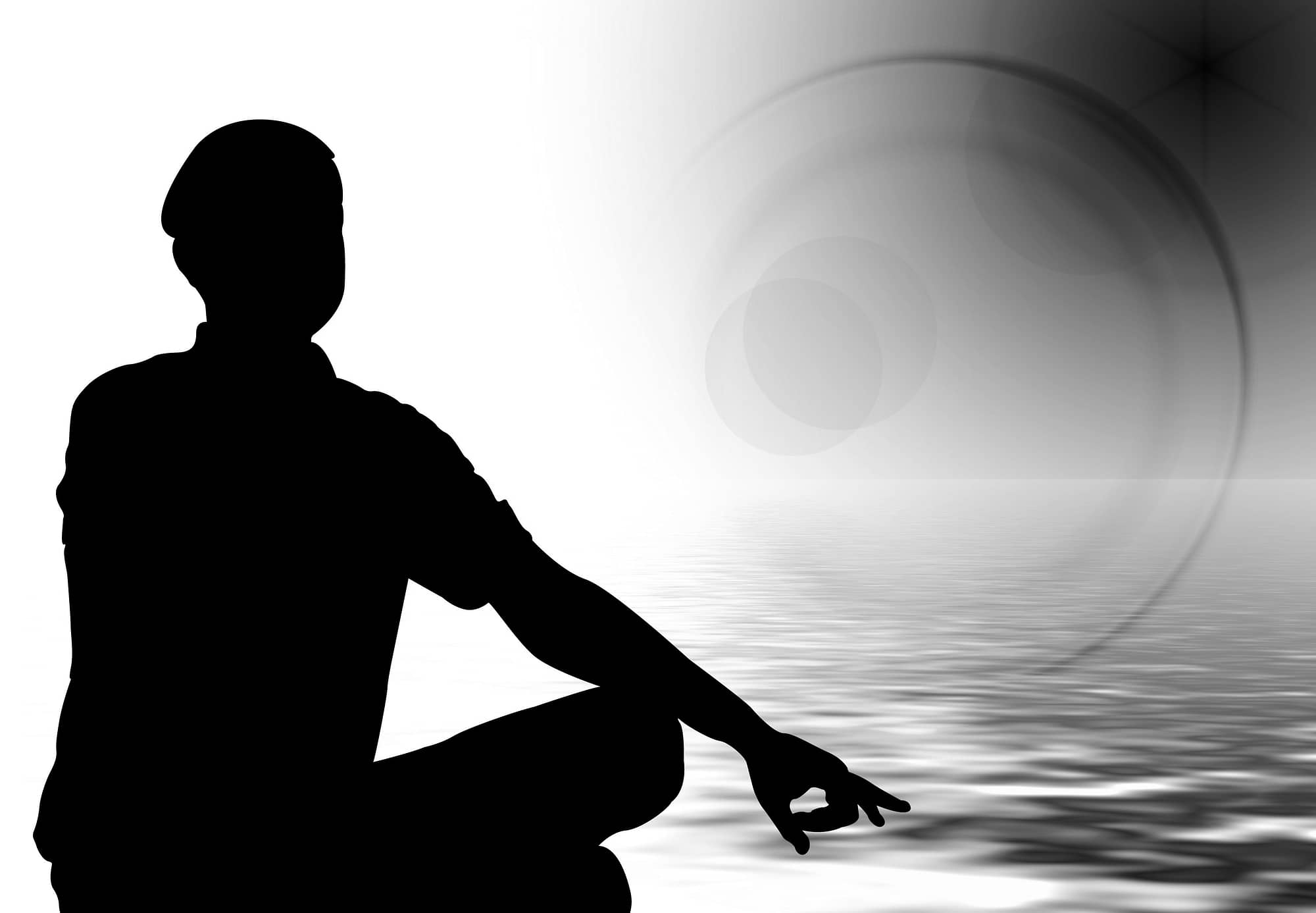Meditasjon siluett-sorthvitt